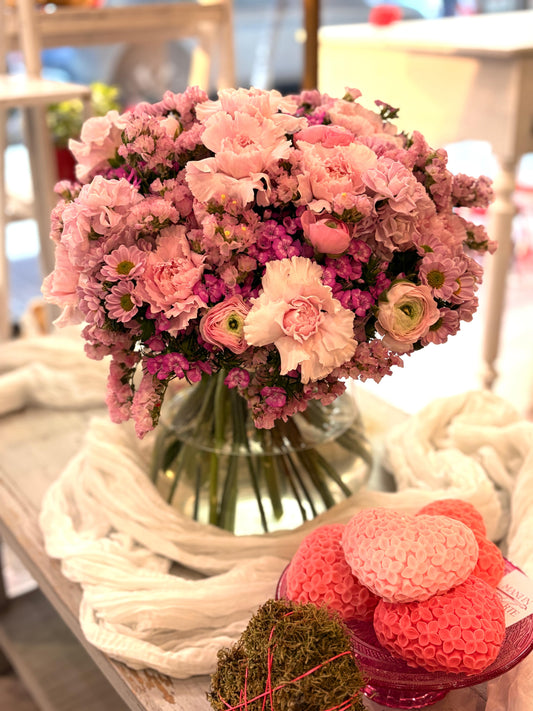 Eternal Bloom -Bouquet rosa con ranuncoli e garofani - Vaso non incluso - I Fiori di Paesaggi