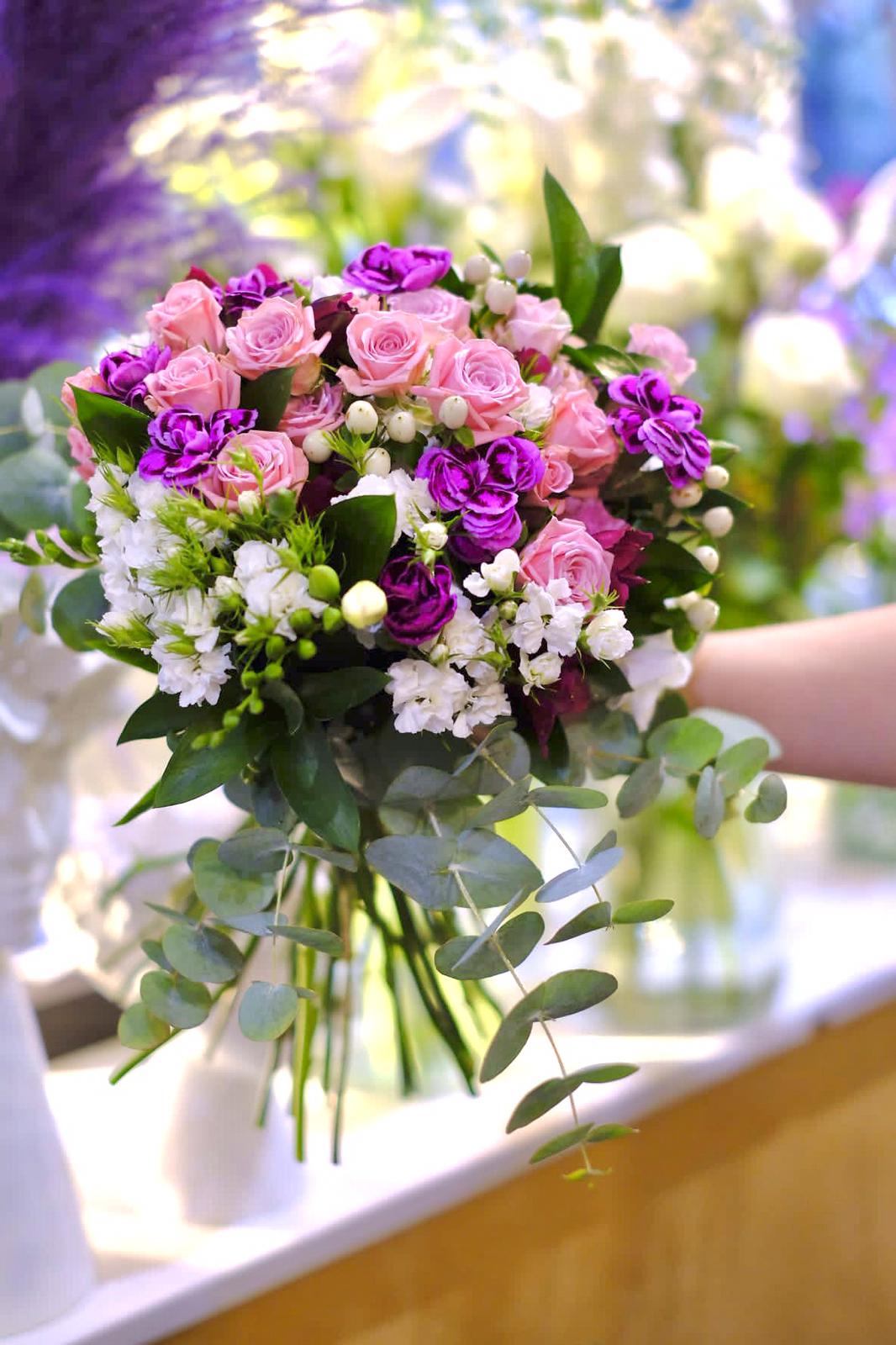 Coroncina e bouquet coordinato di laurea con roselline rosa - I fiori di Paesaggi