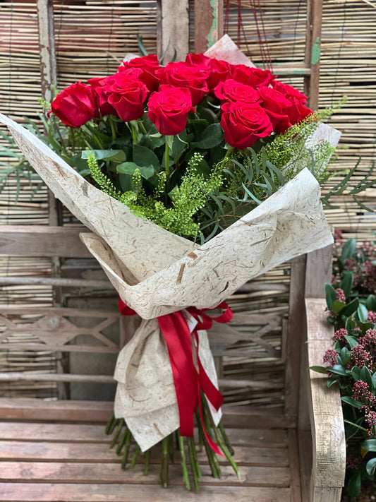 Mazzo elegante di rose rosse - I fiori di Paesaggi