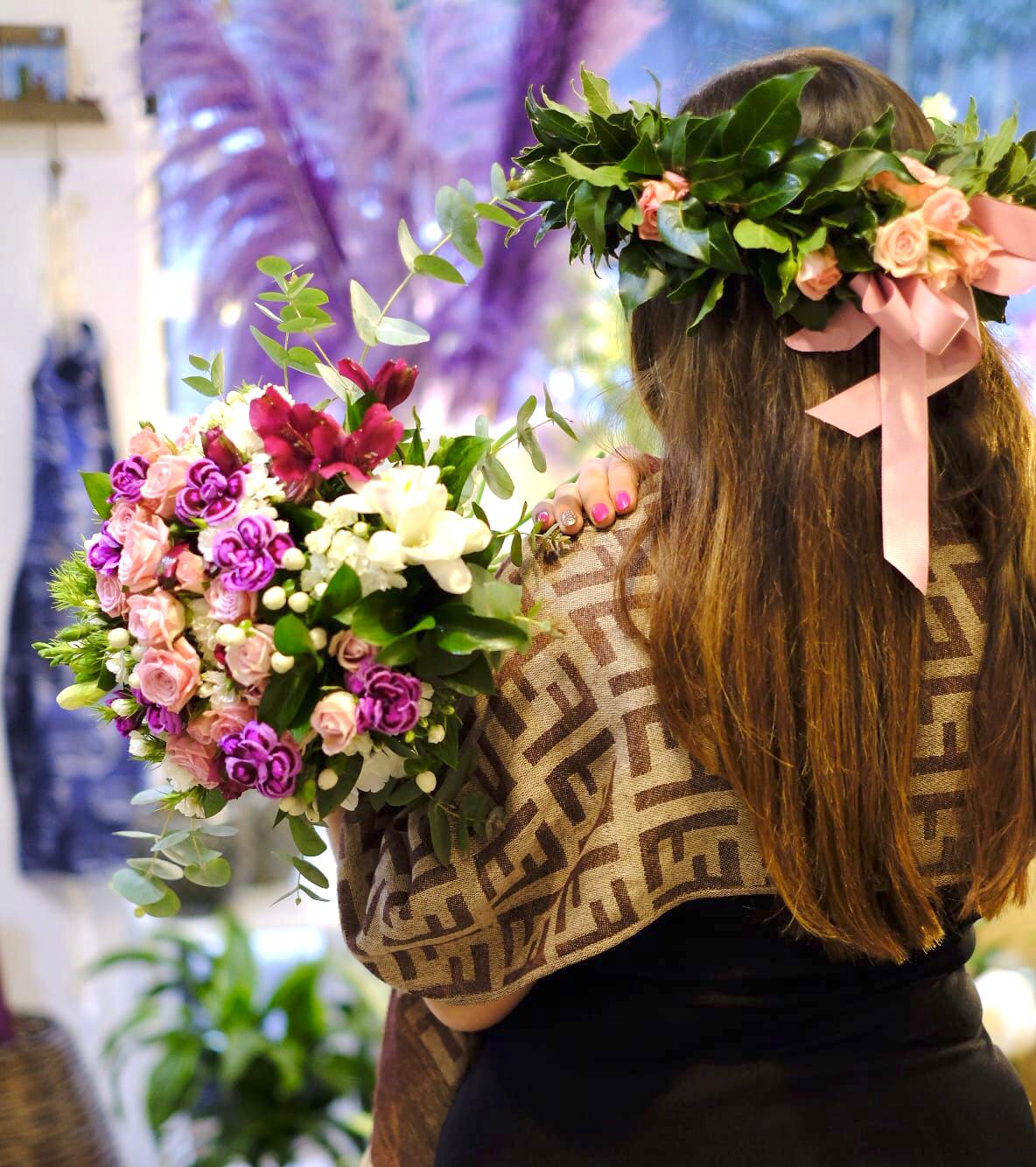 Coroncina e bouquet coordinato di laurea con roselline rosa - I fiori di Paesaggi